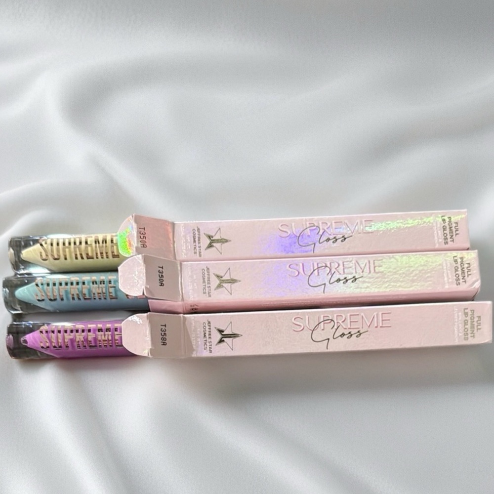 Supreme Gloss Lip Set with Holographic Packaging